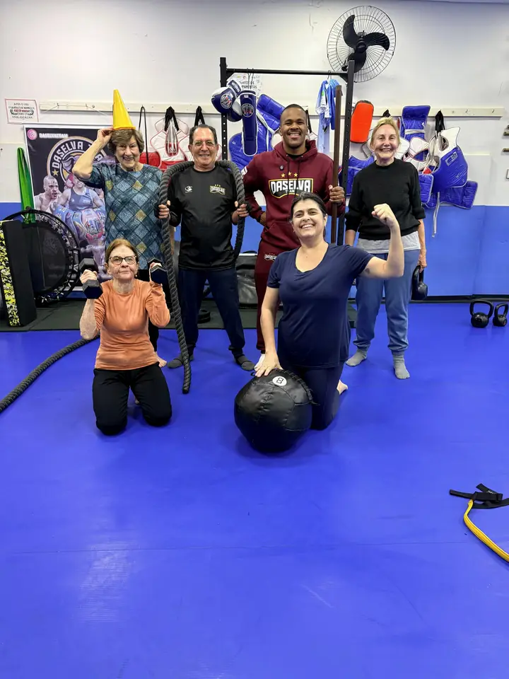 Alunos de diferentes idades após o treino com o Professor Rubens